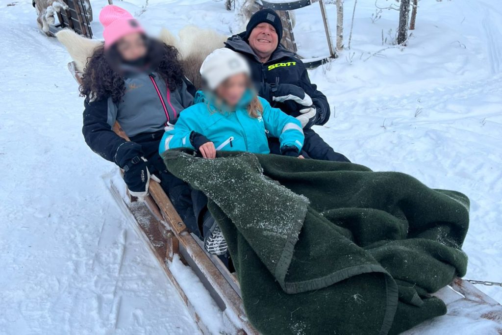 Passeio de trenó na neve durante a viagem