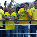 Flávio Bolsonaro amplia palanques no segundo turno e abre vantagem sobre Lula