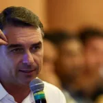 Campanha de Flávio pede ao TSE retirada de 221 postagens