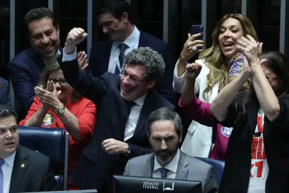 Aprovação do fim da escala 6x1 no Senado gera alerta no setor produtivo