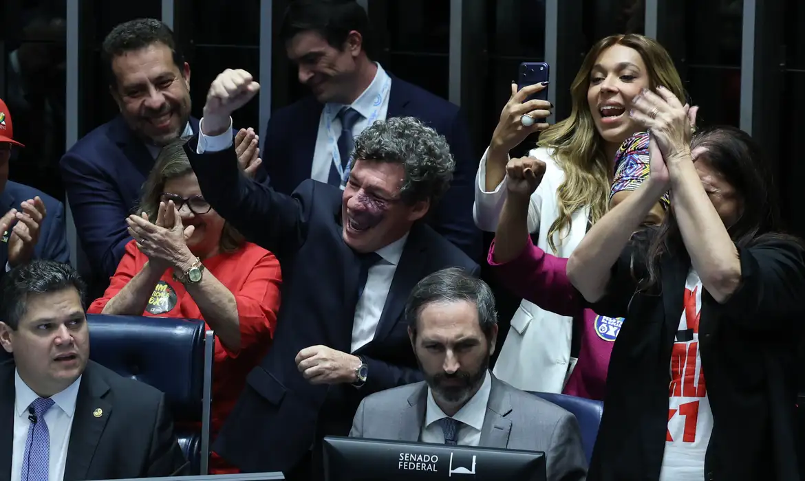 Aprovação do fim da escala 6x1 no Senado gera alerta no setor produtivo