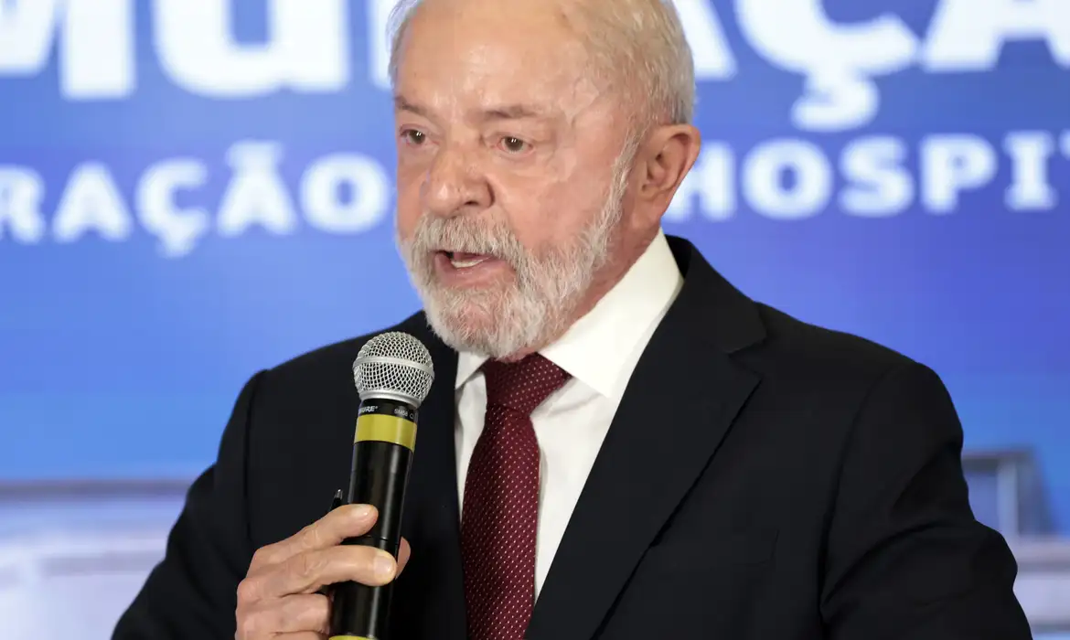 Lula entrega autorizações ao TSE, mas sem dados bancários e telefônicos.