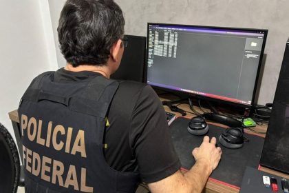 PF mira monopólio de internet imposto por facção no Rio