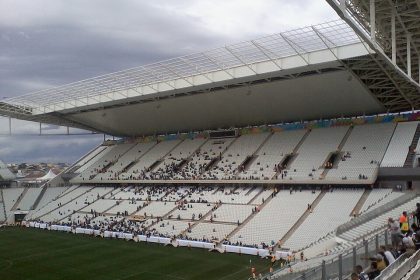Corinthians recebe Vitória nesta segunda às 20h