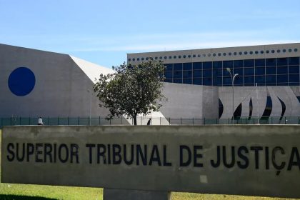 PF faz buscas contra ex-servidor do STJ por suspeita de vazamento