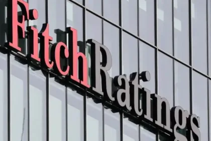Fitch projeta crescimento menor e ajuste fiscal em 2027