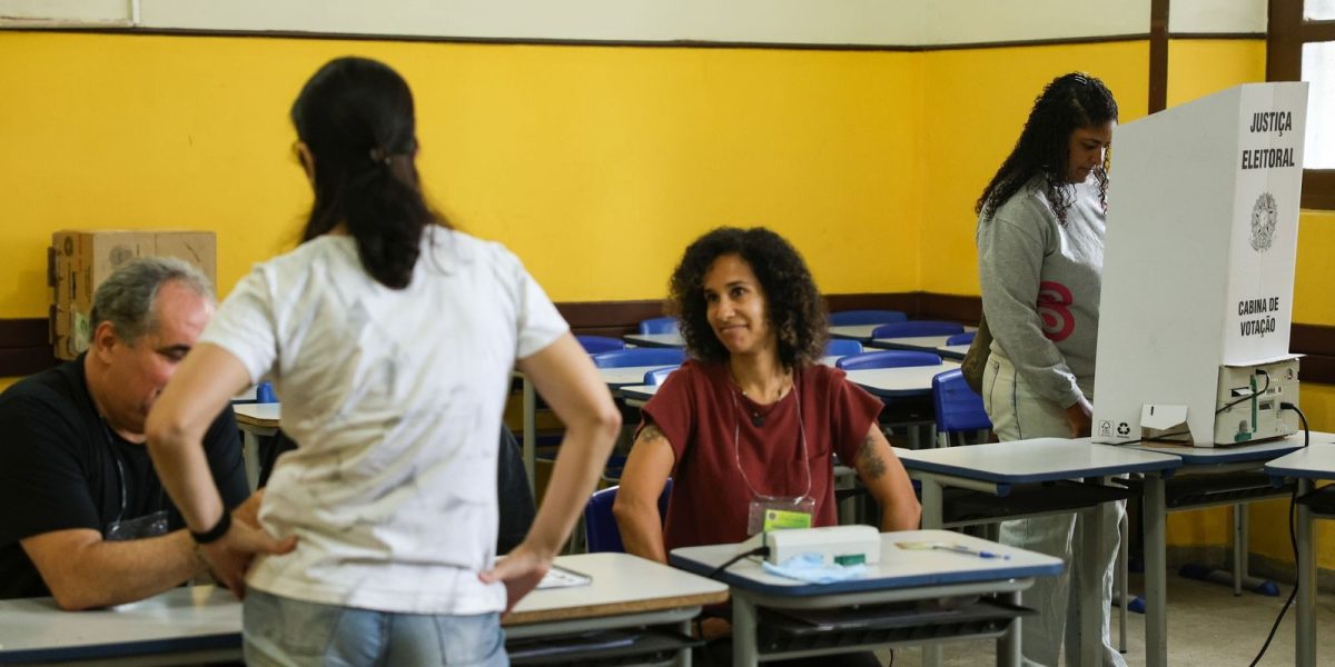 Eleitor vota primeiro para governador e depois para presidente no segundo turno