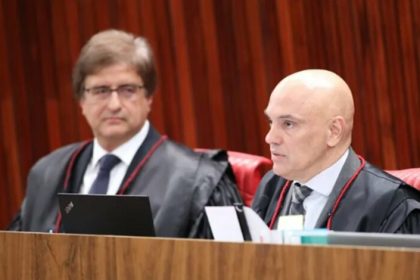 PGR teria impedido operação da PF contra Flávio Bolsonaro às vésperas do segundo turno, revela Claudio Dantas