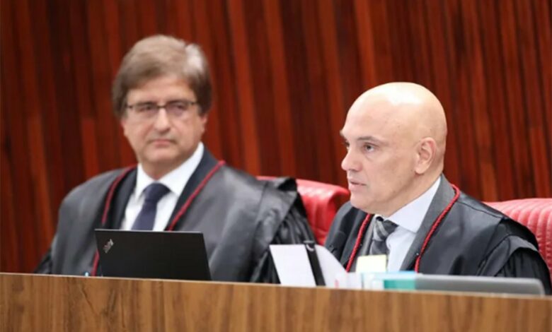 PGR teria impedido operação da PF contra Flávio Bolsonaro às vésperas do segundo turno, revela Claudio Dantas