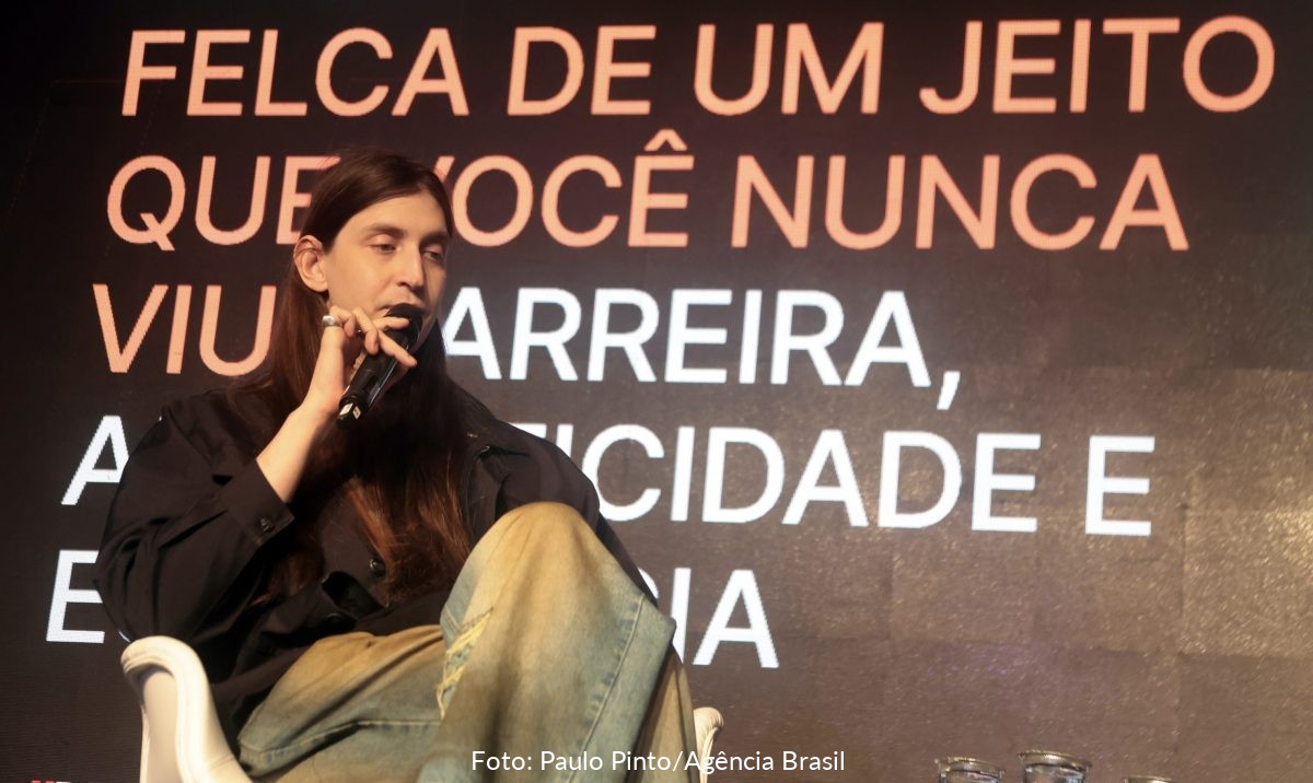 Felca volta ao YouTube com relato de fobia social e isolamento