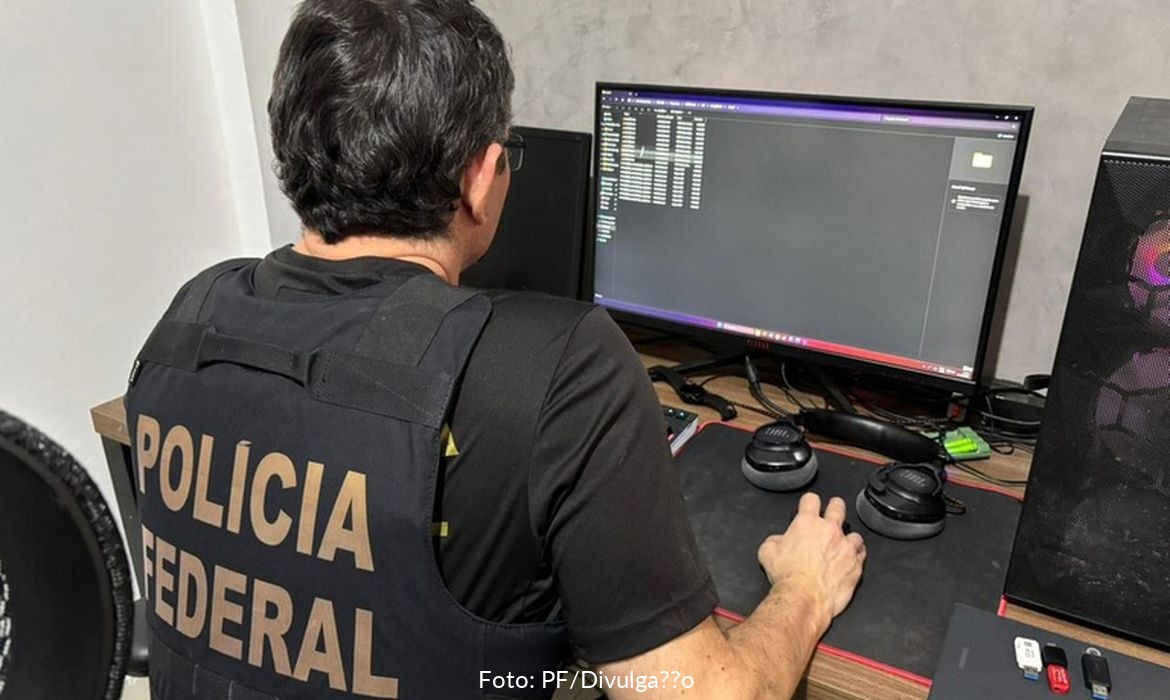 PF mira monopólio de internet imposto por facção no Rio