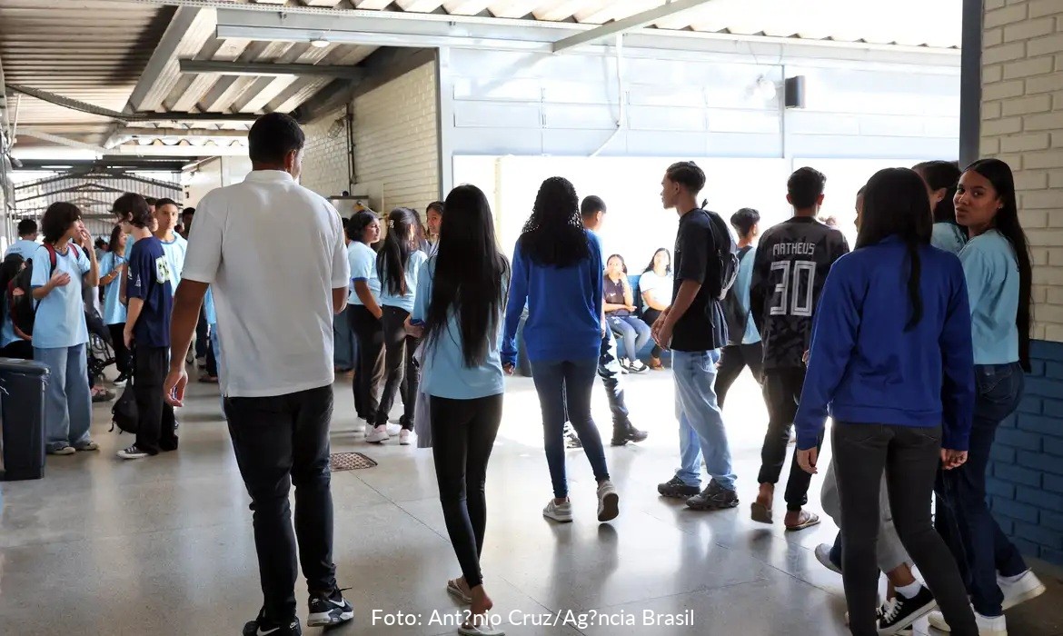 Pé-de-Meia libera sétima parcela para estudantes do ensino médio