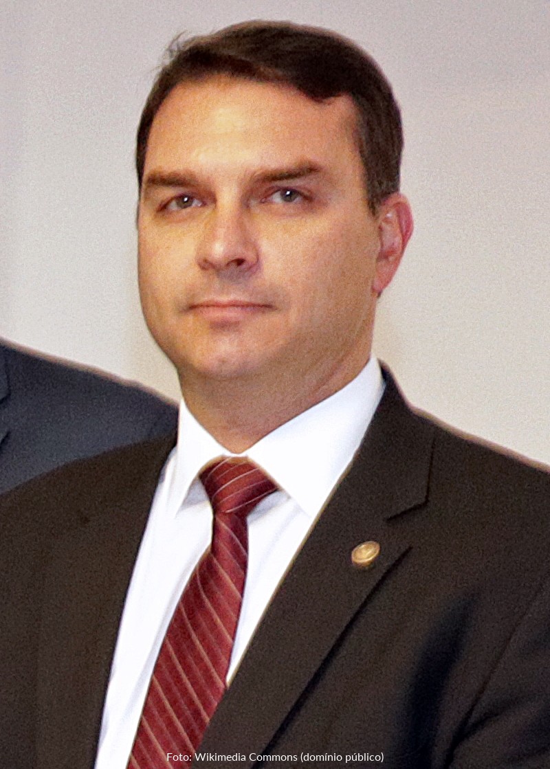 Flávio Bolsonaro aceita desafio de Lula para abrir sigilos, mas exige contrapartidas