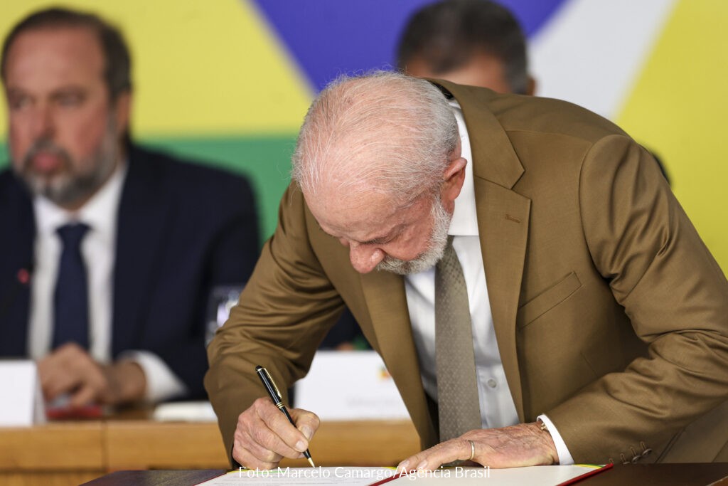 A quatro dias do segundo turno, Lula sanciona perdão bilionário de dívidas de MEIs; benefício só começa em 2027